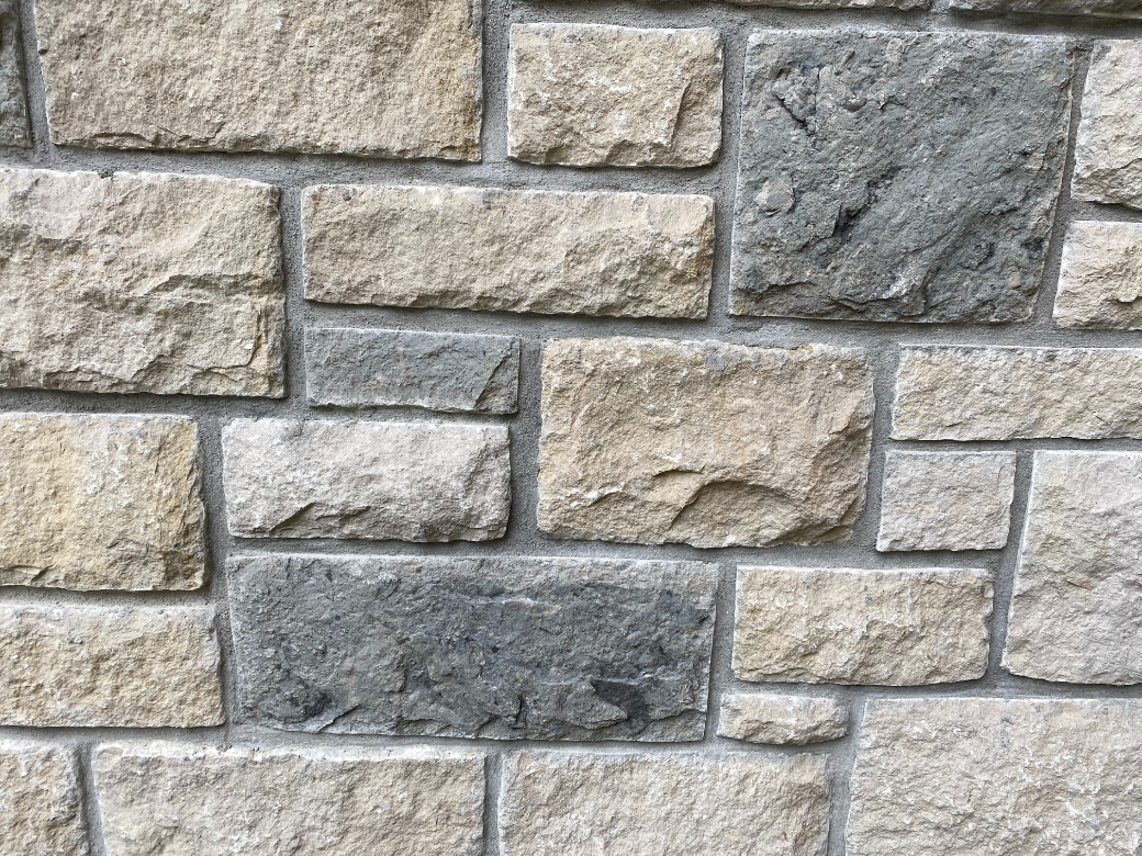 Close up color swatch of Dove Gray Random Ashlar Veneer